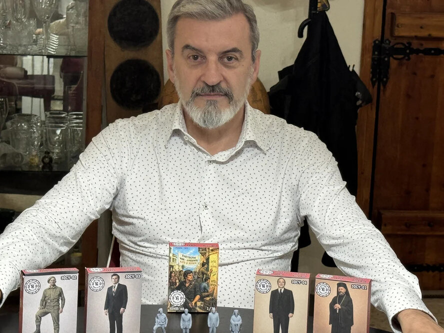 Французский художник Ив Кервелла создает историю Кипра в масштабе, который помещается на ладони