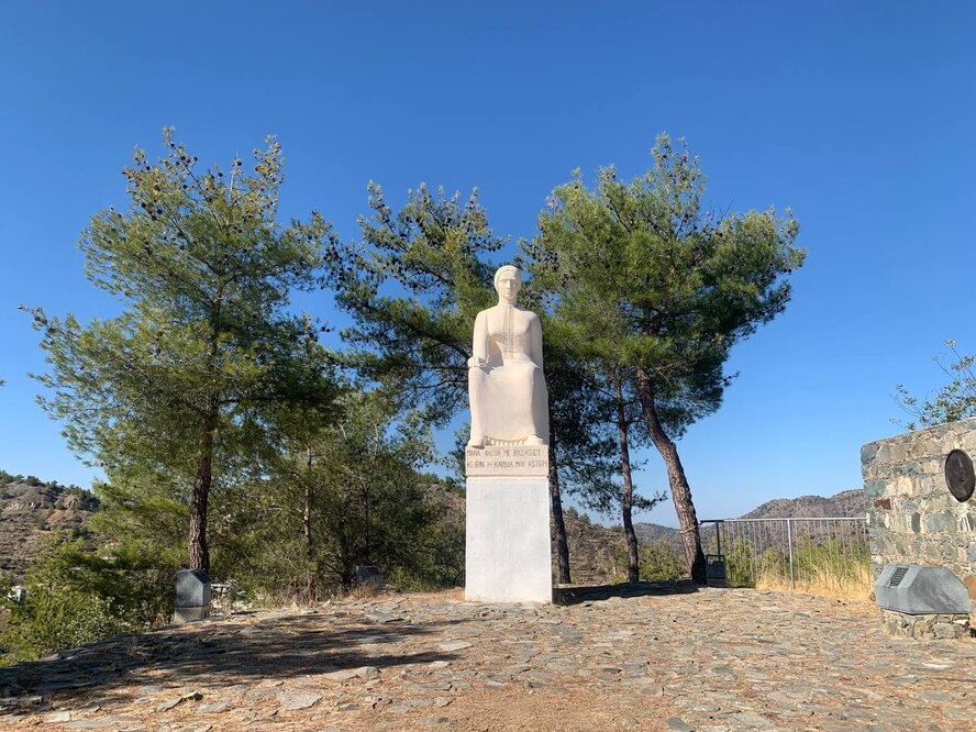 Монумент кипрской матери в Палехори