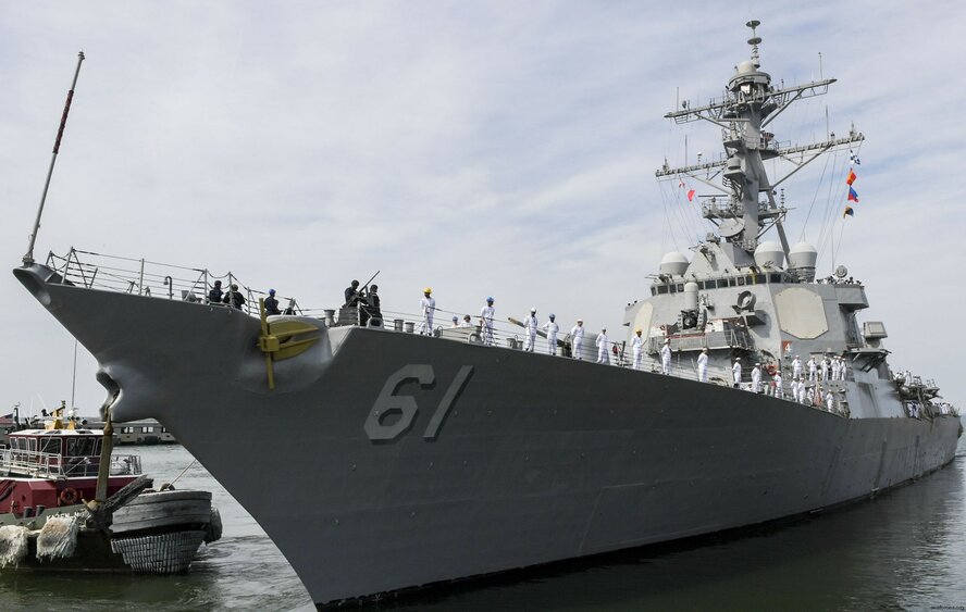 Американский эсминец USS Ramage в Лимассоле