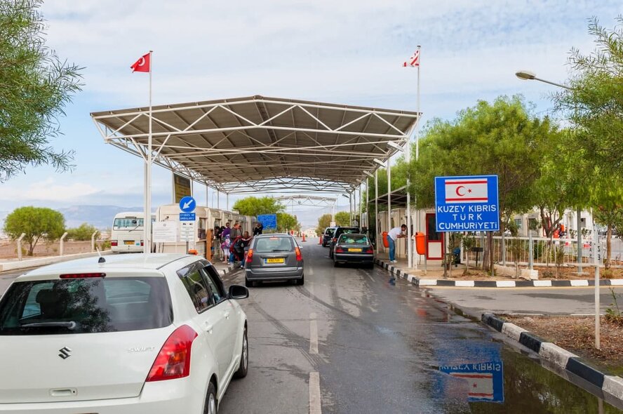 Кипр открывает контрольно-пропускные пункты с ТРСК