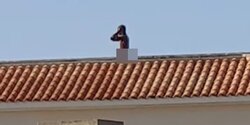 В Пафосе иностранец залез на крышу и искупался в питьевом баке