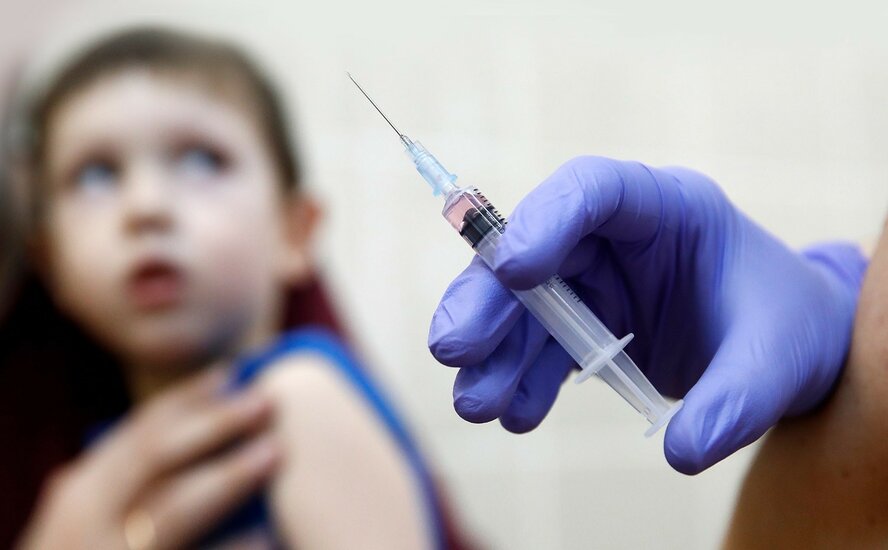 Суд Пафоса отклонил ходатайство отца о вакцинации его детей против коронавируса