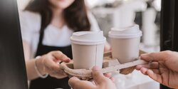 10 000 пластиковых стаканов ежедневно оказываются в мусорке из-за употребления кофе на Кипре