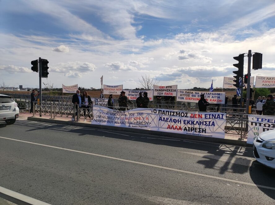 В Никосии прошел протест против визита Папы Франциска