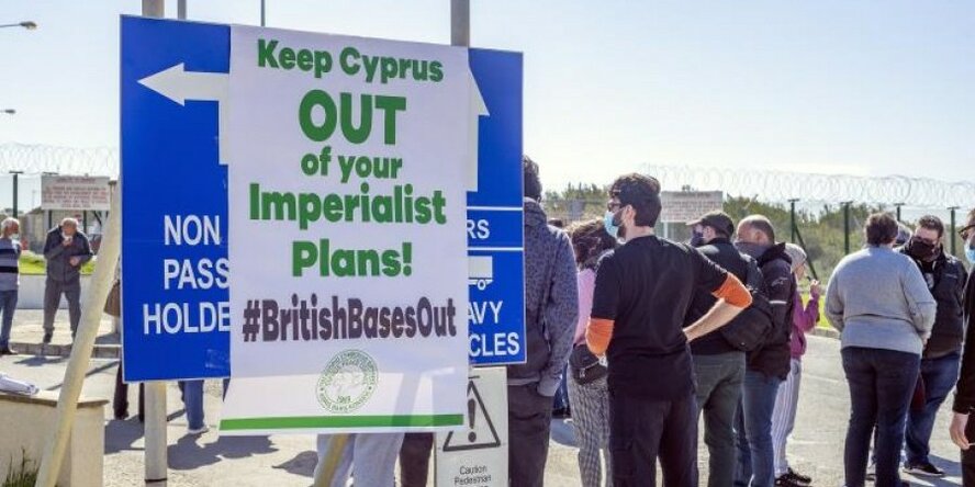 На Кипре прошел протест против размещения истребителей на британских военных базах