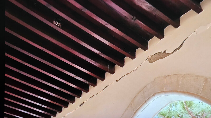 Какой ущерб нанесли Кипру землетрясения?