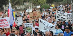 В Никосии прошел митинг против коронавирусных мер