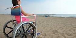 Пляжи Кипра становятся всё доступнее для инвалидов-колясочников