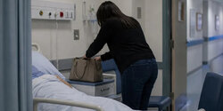 Неизвестная женщина украла сумку пациента из палаты Nicosia General Hospital