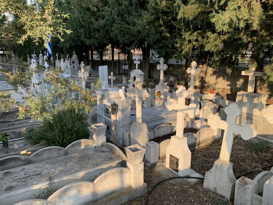 На Кипре переполнены кладбища