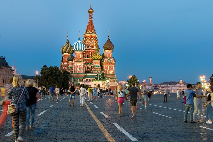 Россия открывает границы на въезд и выезд для определенных категорий путешественников