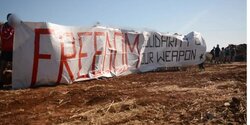 На Кипре у ворот лагеря беженцев прошел митинг