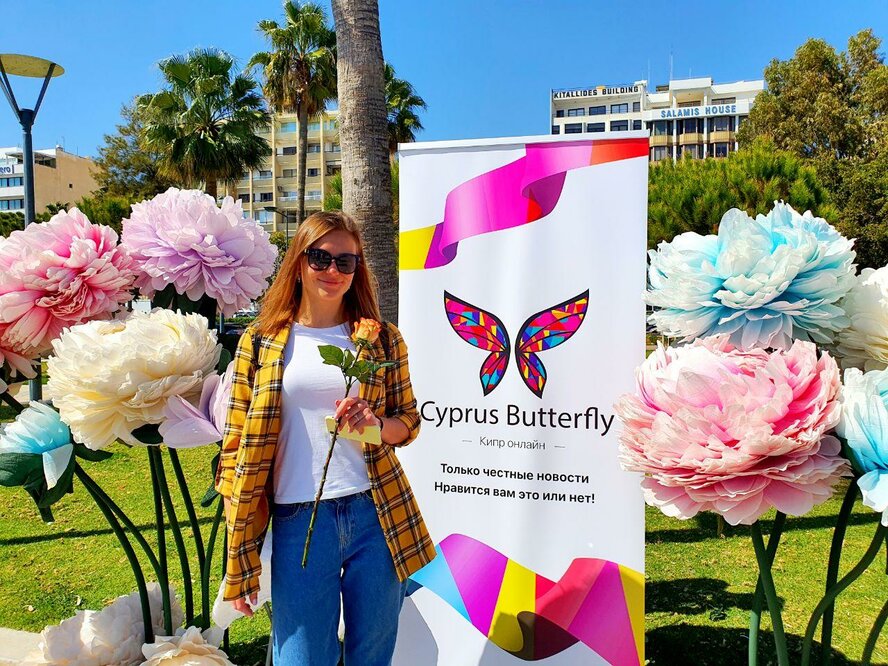 Редакция Cyprus Butterfly подарила жительницам Лимассола на 8 марта сотни роз