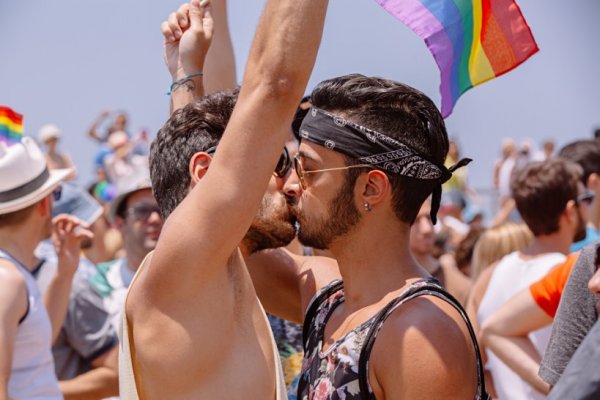 Porno filmdagi Barcha ayollar jodugarlari serialining aktrisalari Yalangoch NTV boshlovchisi Liliya Gildeeva