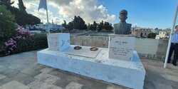 Украденный бюст бойца ЭОКА в Киссонерге пообещали восстановить