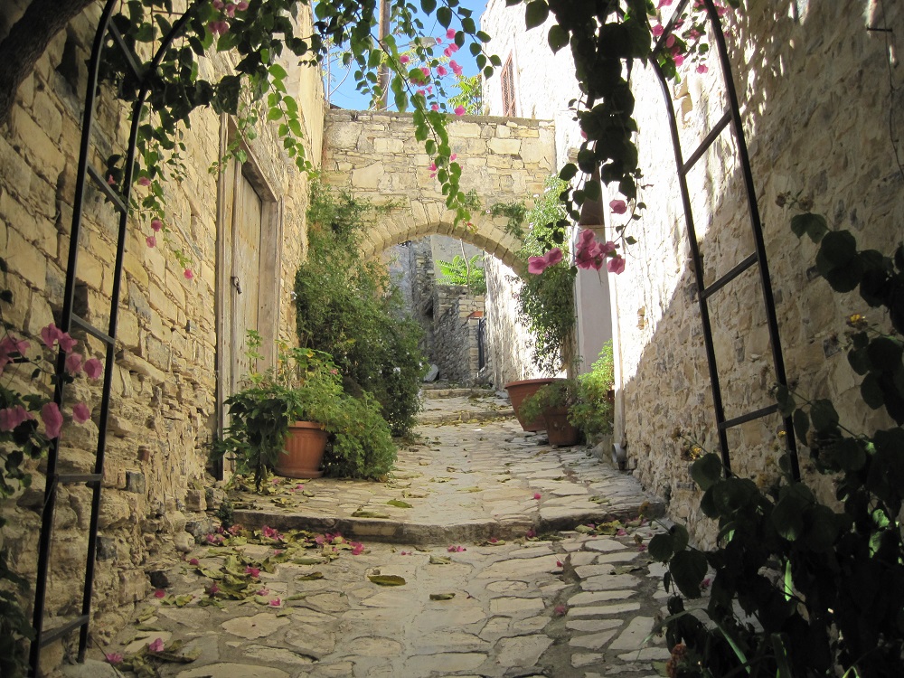 Разгадка названия самой известной деревни Кипра  - курорта королей и аристократов: фото 2