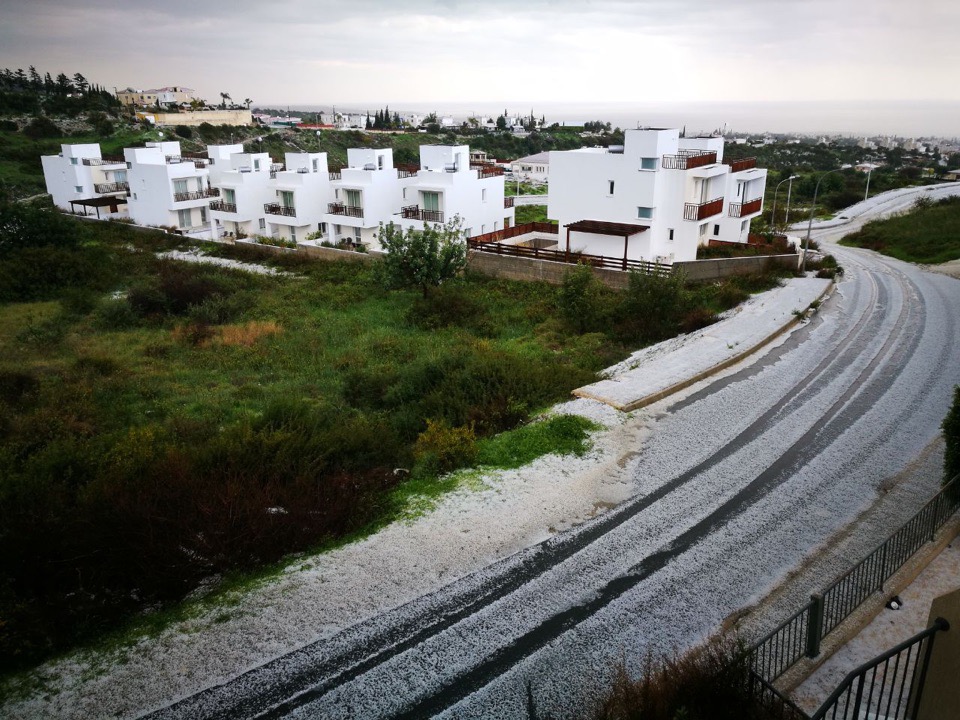 Кипрская весна 2019: град в Пафосе, снежная буря в Троодосе: фото 6