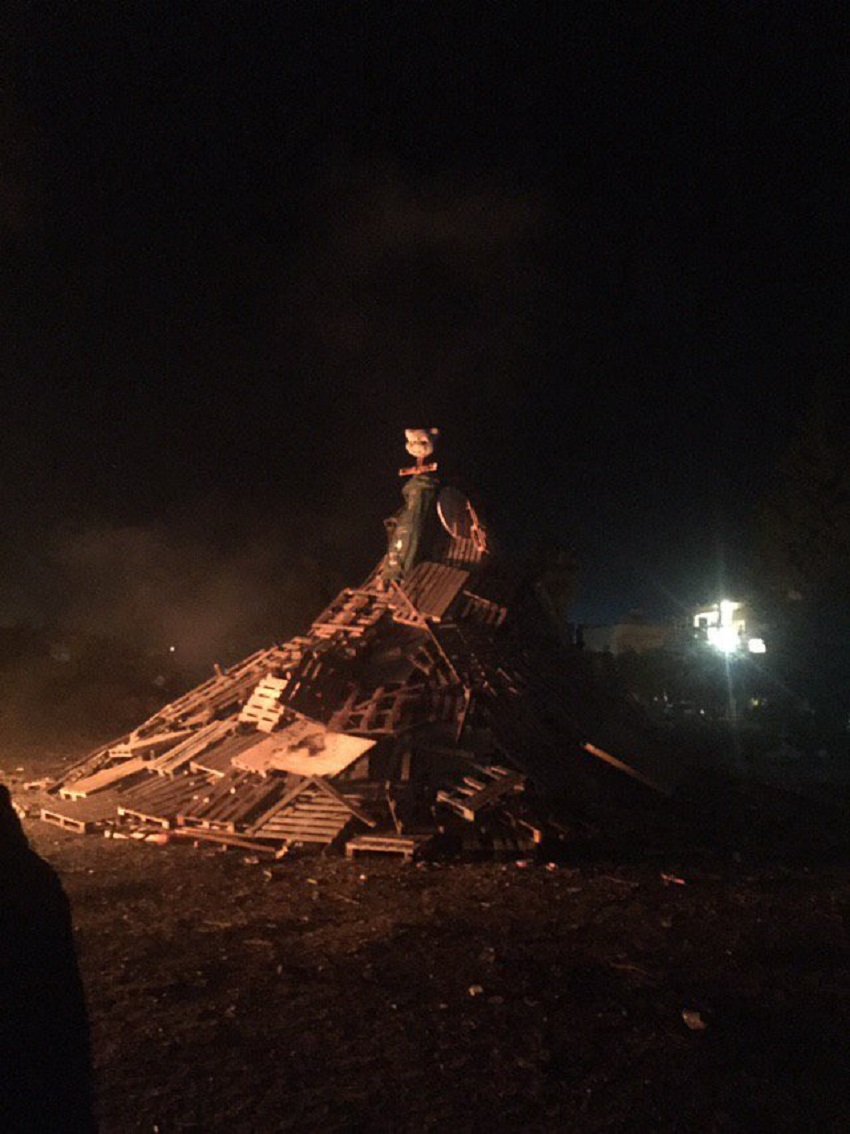 В Лимассоле на Пасхальном костре сожгли огромного кота : фото 2