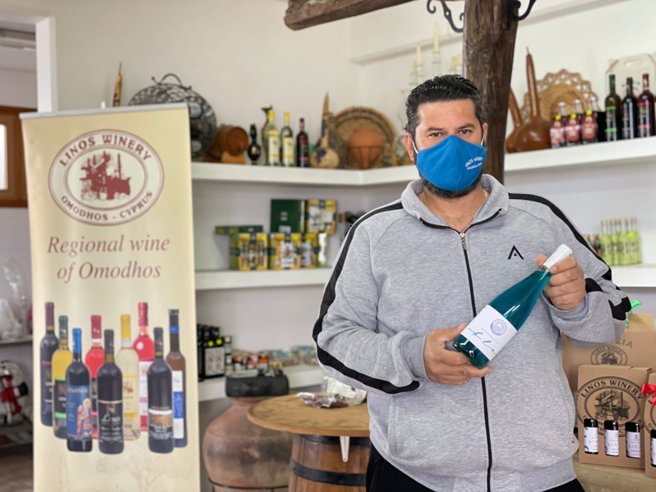Кипрская винодельня сделала уникальное вино голубого цвета: фото 13
