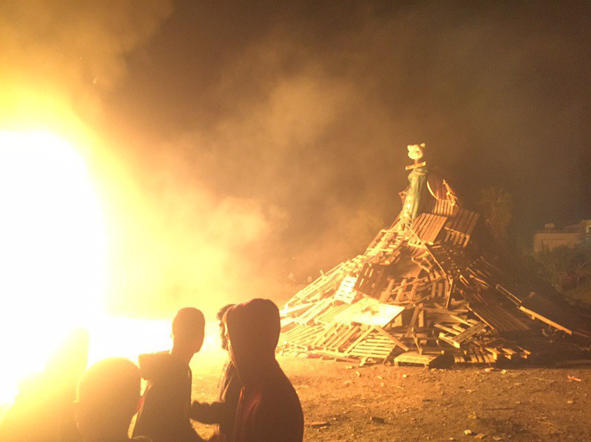 В Лимассоле на Пасхальном костре сожгли огромного кота : фото 3