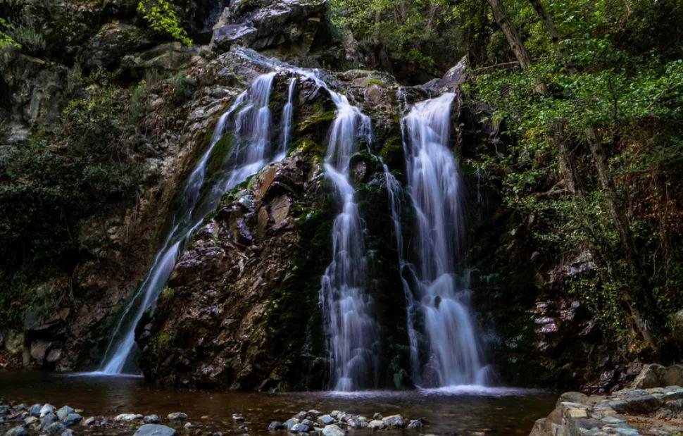 водопад на Кипре