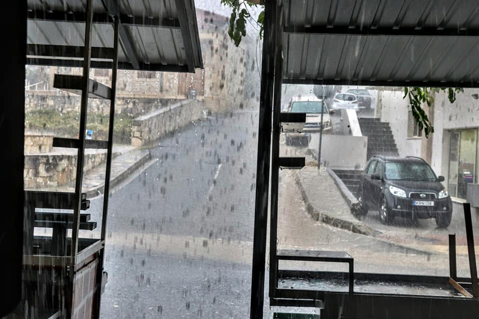 В Лимассоле и окрестностях прошел ливень и град!: фото 5