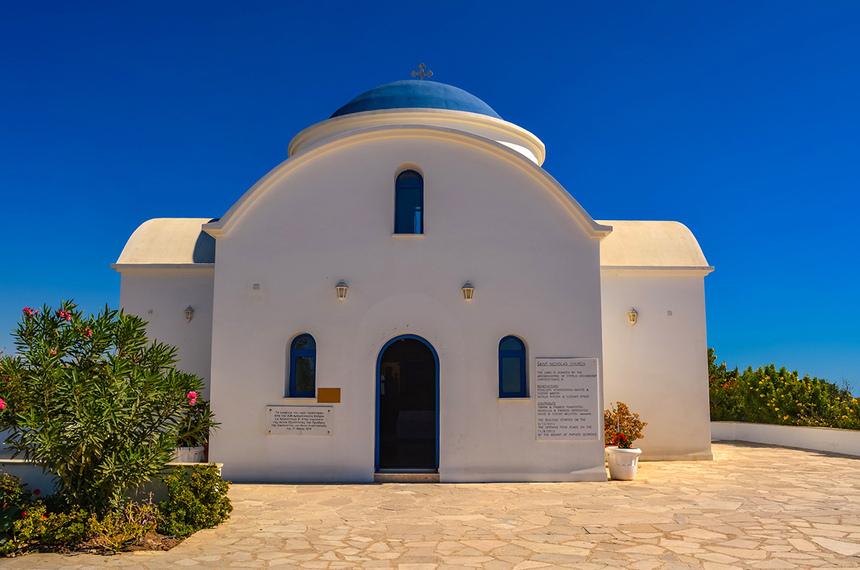 Небольшой белоснежный храм Святого Николая в Като Пафосе: фото 8