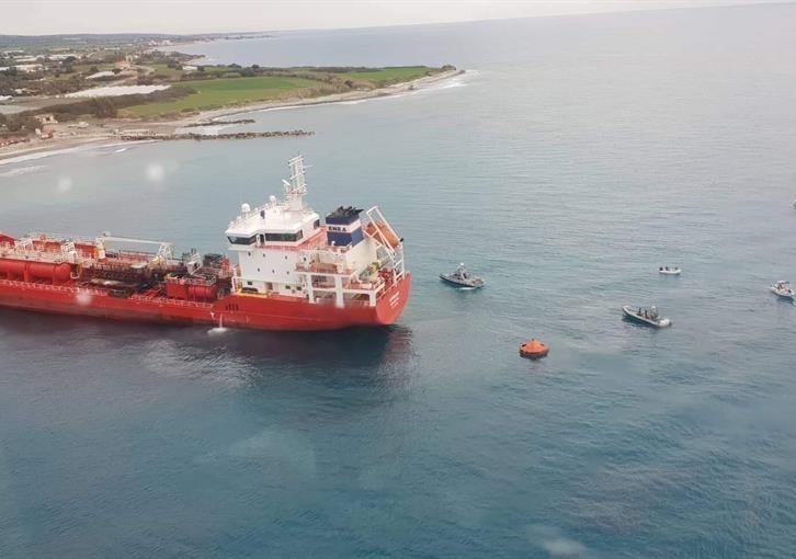 На Кипре взорвался танкер перевозящий газ (Фото и Видео): фото 6