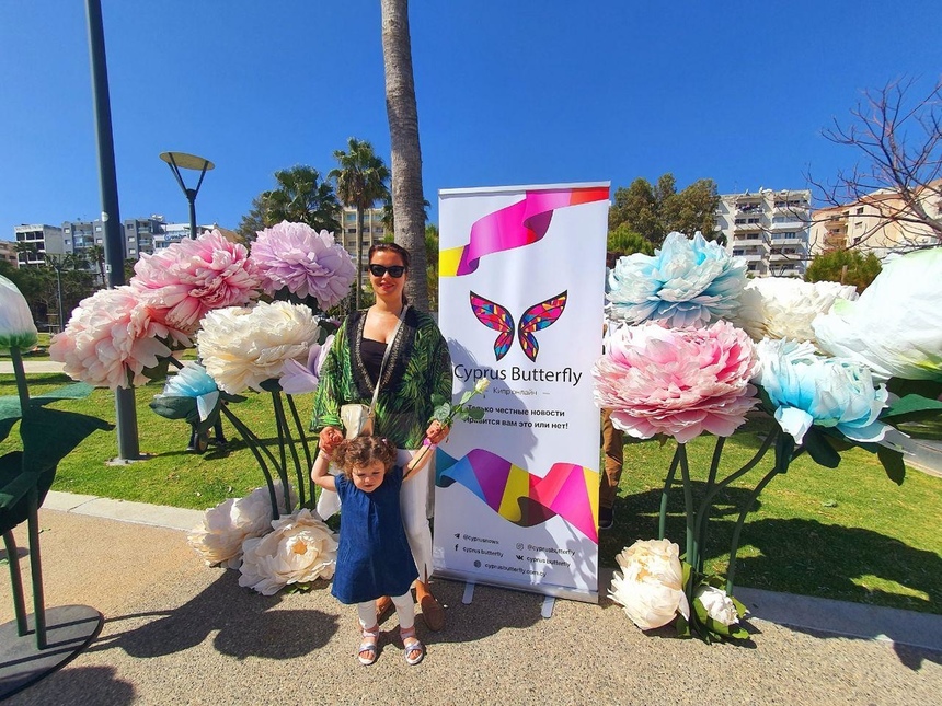 Редакция Cyprus Butterfly подарила жительницам Лимассола на 8 марта сотни роз: фото 27