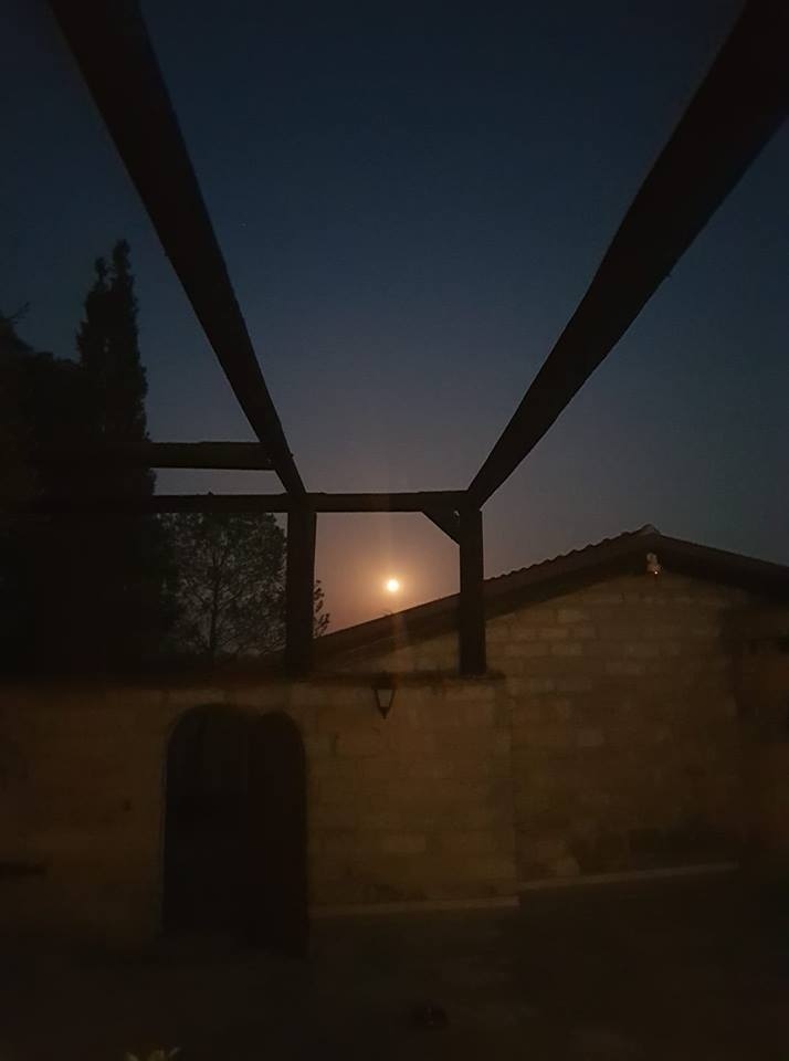 В воскресенье на Кипре наблюдали "Луну осетровых": фото 6