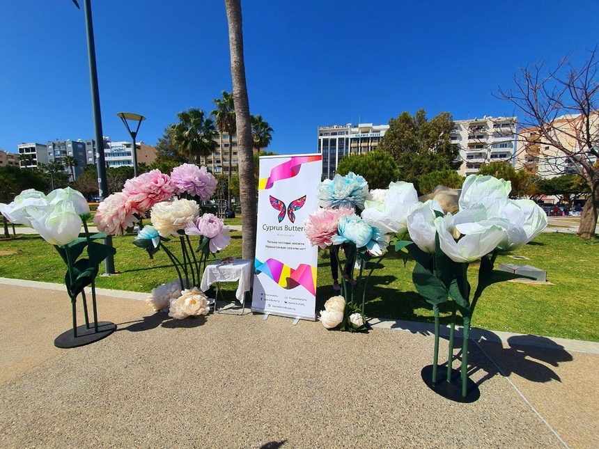 Редакция Cyprus Butterfly подарила жительницам Лимассола на 8 марта сотни роз: фото 2