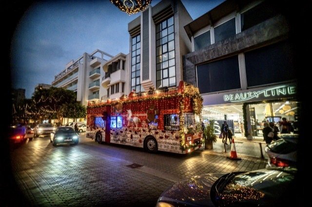 Рождественский автобус Лимассола вышел на праздничный маршрут : фото 2