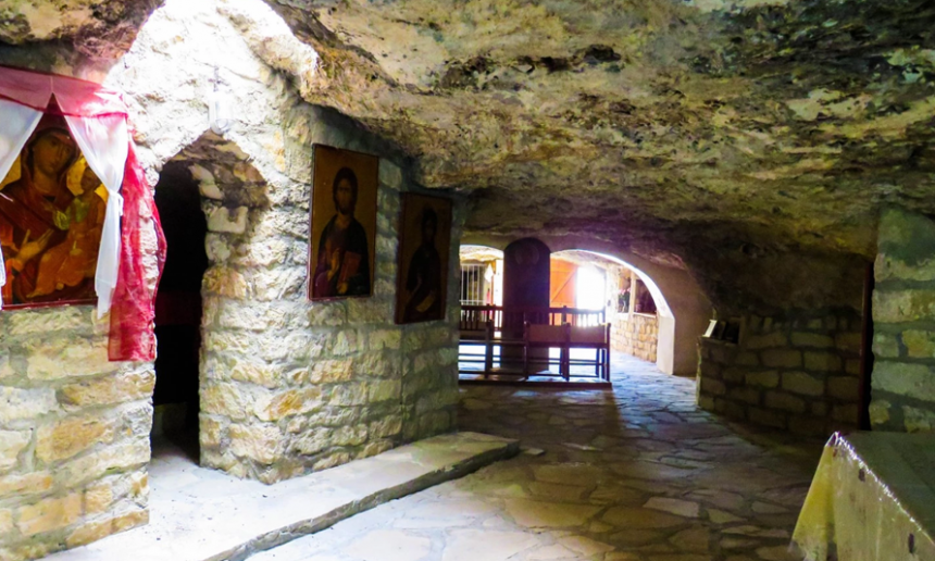 Панагия Хрисоспилиотисса - древние христианские катакомбы и уникальный пещерный храм в Лимассоле: фото 7