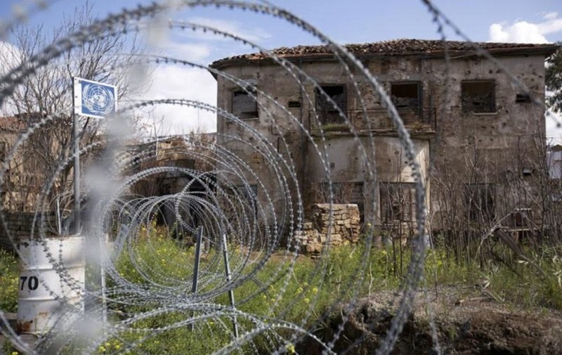 Повалили! 100 беженцев в буферной зоне просят политубежища на Кипре: фото 2