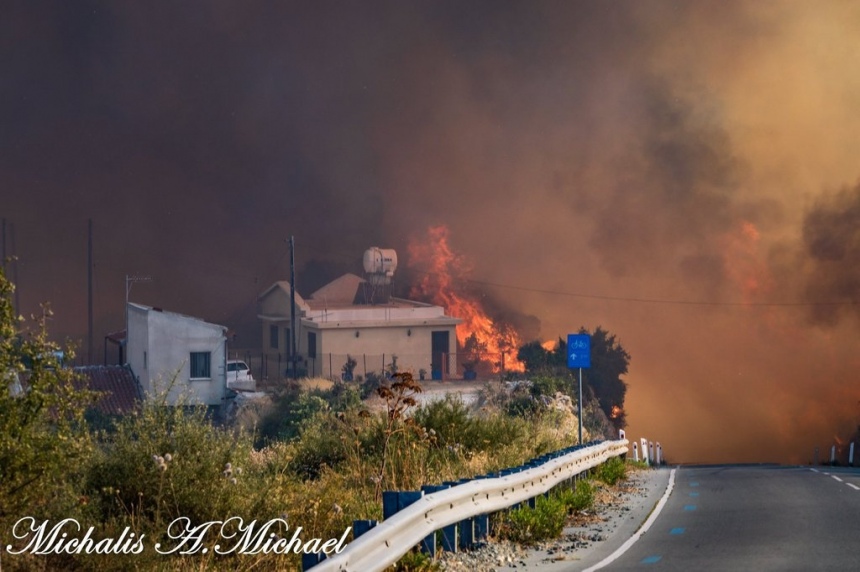 Найти красоту в разрушении — уникальные фотографии кипрского пожара: фото 7