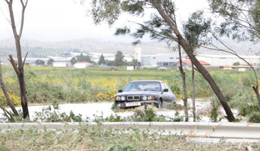 Северную часть Кипра "смыл" циклон "Электра" : фото 10