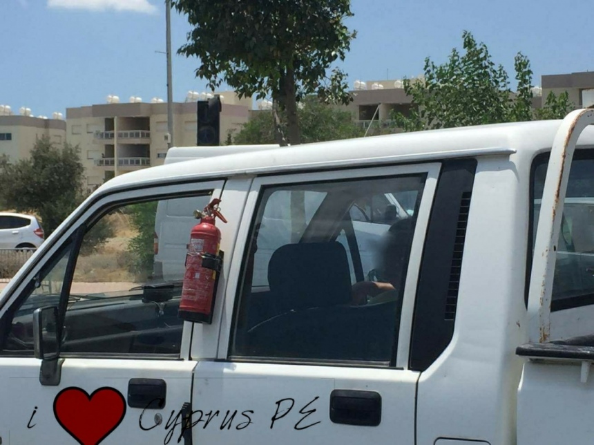 "Ехали медведи на велосипеде": Курьезные и странные случаи на кипрских дорогах! : фото 88