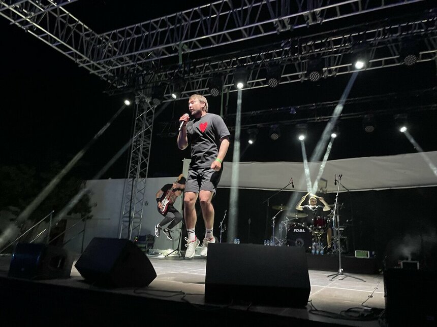 На Кипре с большим успехом прошел концерт группы Nizkiz: фото 5