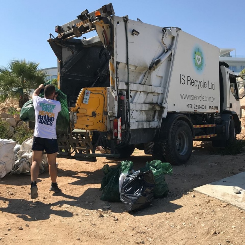 Волонтеры очистили территорию береговой линии от мусора: фото 6