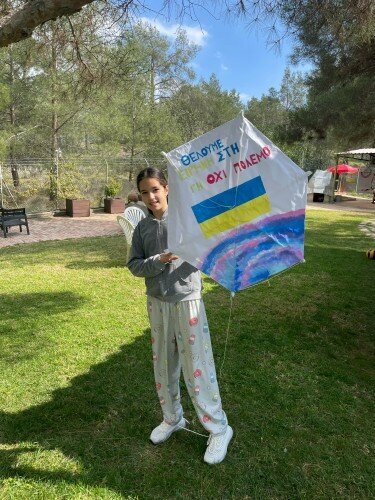 11-летняя жительница Кипра запустила в небо воздушного змея с посланием мира!: фото 3