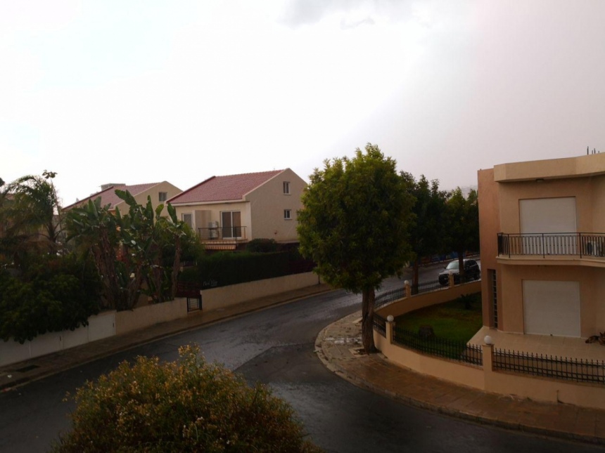 В Лимассоле прошел дождь с громом, молнией и радугой : фото 3