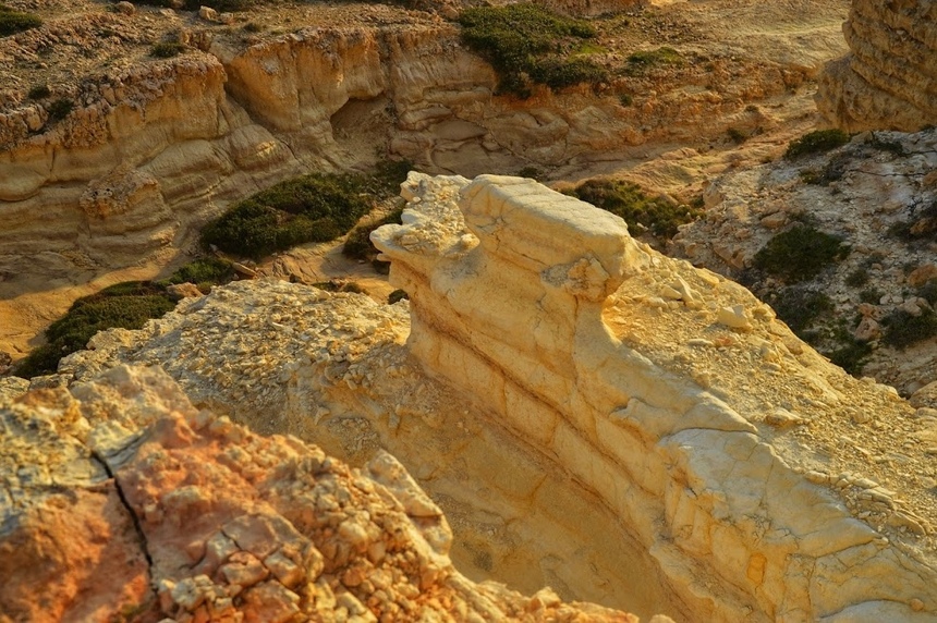 Морские величественные пещеры и белоснежные скалы вблизи Пафоса: фото 15