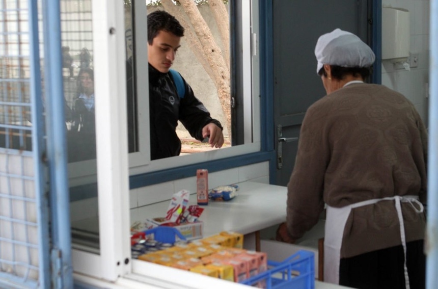 Дорого и сердито: в государственных школах Кипра продолжают кормить запрещенкой и завышать цены: фото 2
