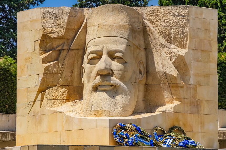 Мемориал, посвященный духовному лидеру восставшего народа Кипра : фото 3