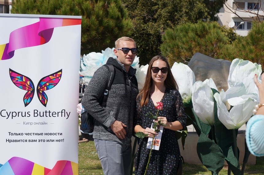 Редакция Cyprus Butterfly подарила жительницам Лимассола на 8 марта сотни роз: фото 34