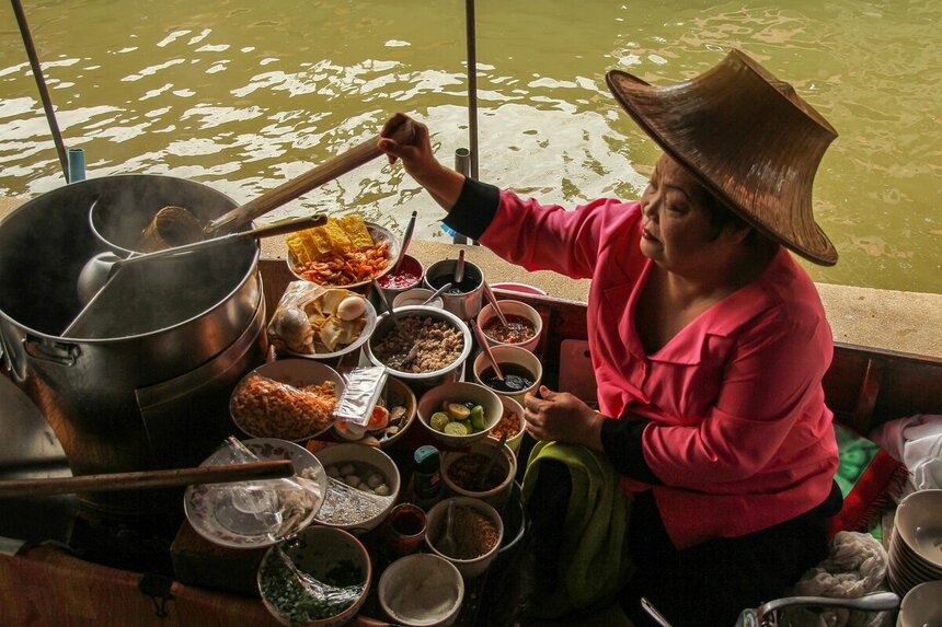 женщина в Таиланде готовит национальные блюда - Daniel_Nebreda