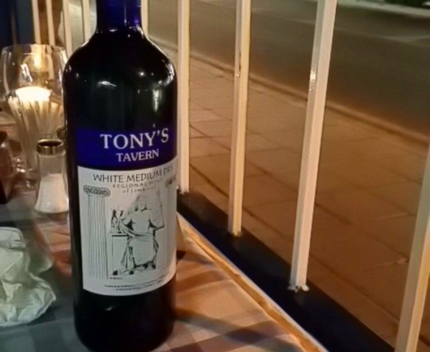 Tony’s Taverna - вино