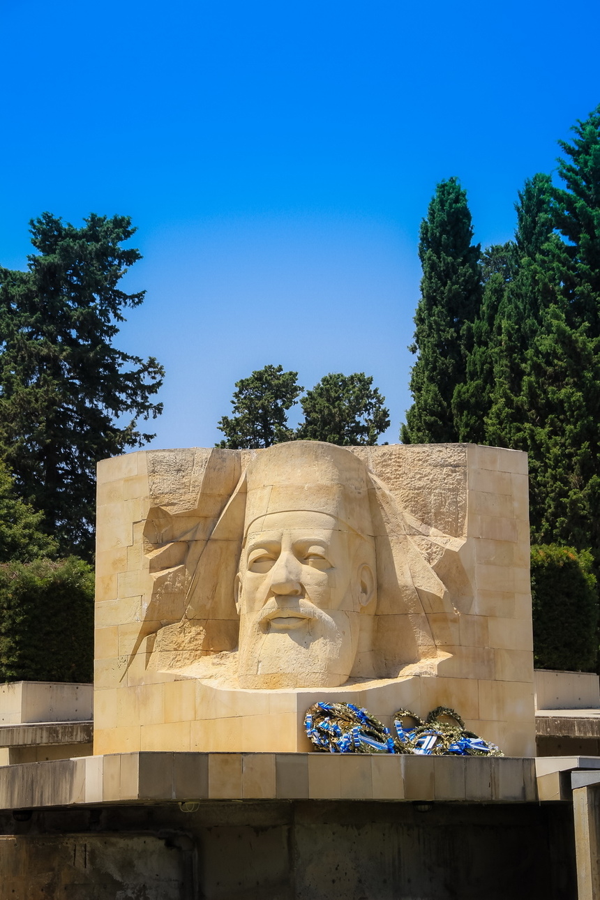 Мемориал, посвященный духовному лидеру восставшего народа Кипра : фото 9