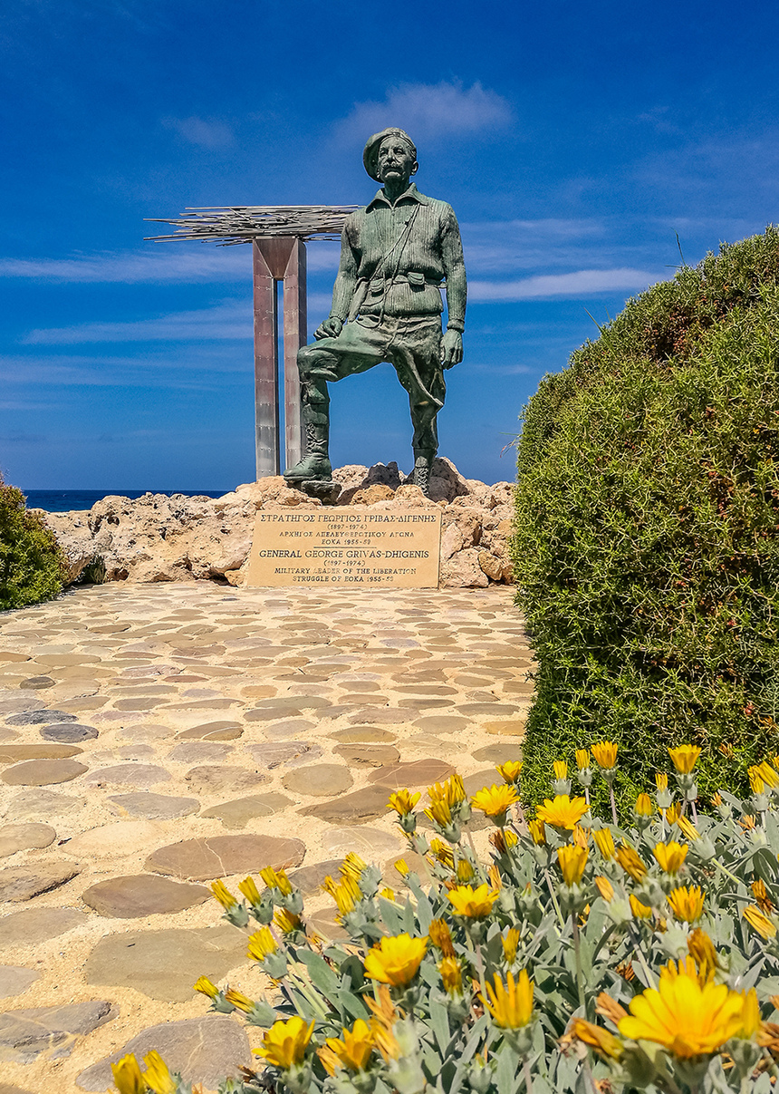 Памятник Георгиосу Гривасу и монумент Памяти и чести — одно из самых значимых мест на Кипре : фото 25