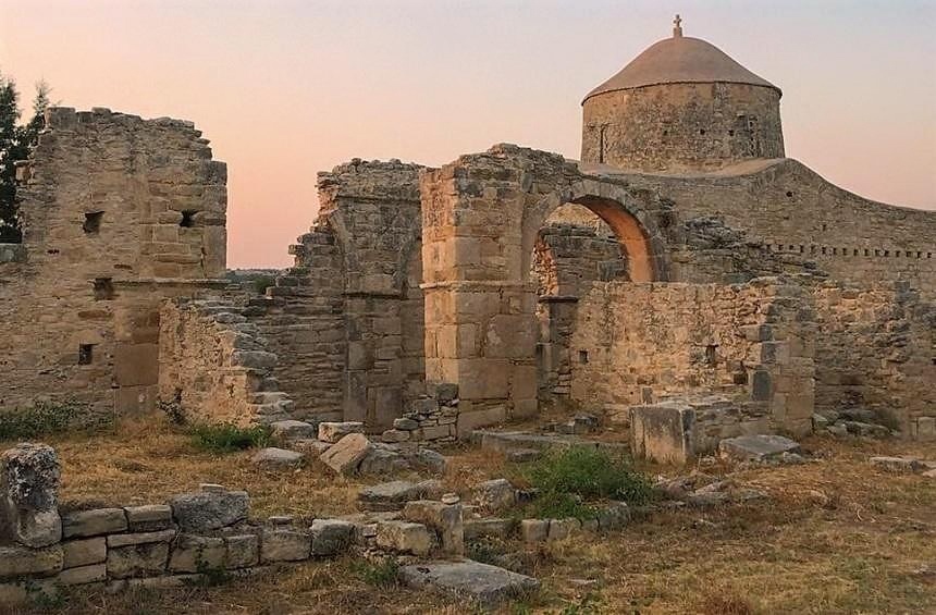История и легенда монастыря Святого Креста в кипрской деревушке Аногира : фото 2